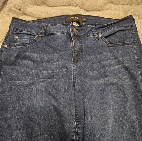 EUC Torrid skinny jeans - Picture 2 of 12
